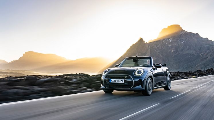 Nye MINI Cooper SE Cabriolet: Elektrisk sjarmør under åpen himmel