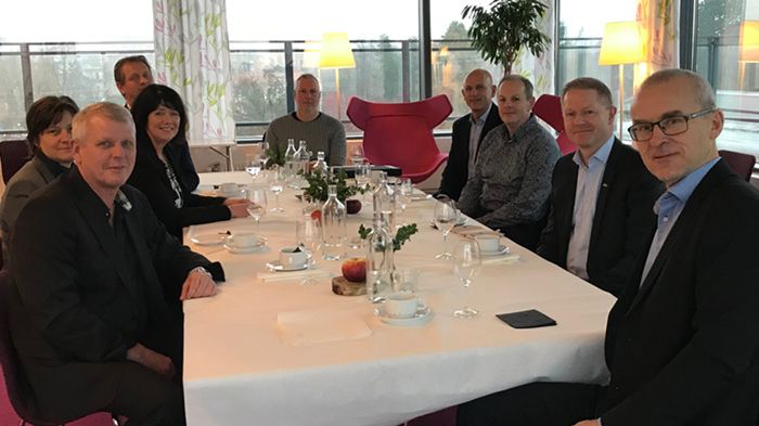 ​Kommunledningen och industriarbetsgivare på lunchträff