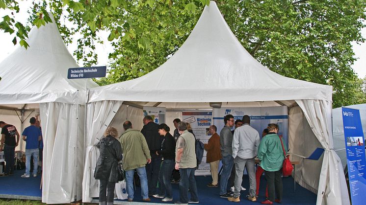 Technische Hochschule Wildau auf dem 3. Potsdamer Tag der Wissenschaften am 9. Mai 2015 mit 3D-Drucker, Kaffeeautomat und Drohne für zivile Anwendungen