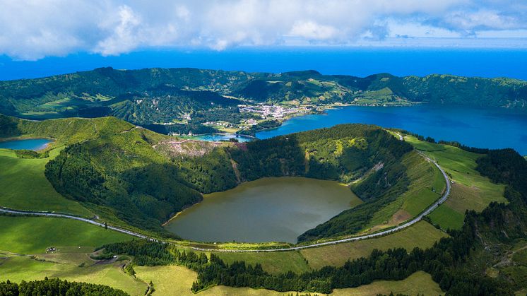 DEST_PORTUGAL_AZORES_SAO MIGUEL_LAKE OF SETE CIDADES_GettyImages-869073826_Universal_Within usage period_46795.jpg