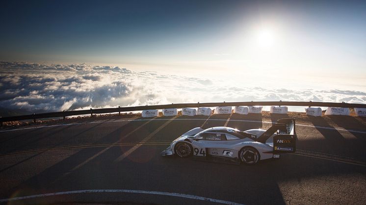 Den ekstremt aerodynamiske og 680 hk stærke eldrevne I.D. R har sat ny rekord ved Pikes Peak International Hill Climb