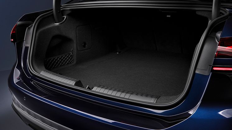 Audi A6 Limousine (Firmamentblå) - interiør