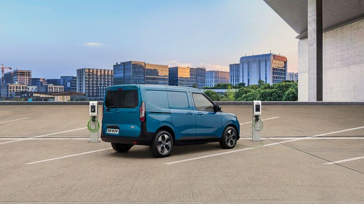 FORD 2024 E-Transit Courier (2).jpg
