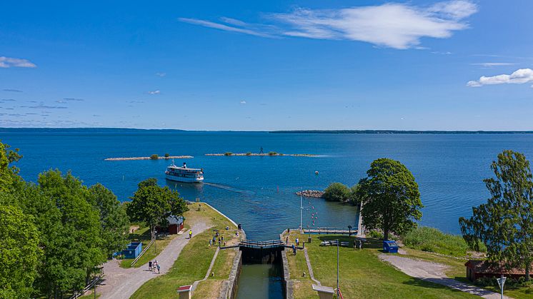 Berg slussar, Göta kanal, är ett av Linköpings största besöksmål. Hit lockades många svenskar under pandemisommaren 2020. Fotograf: Fredrik Schlyter