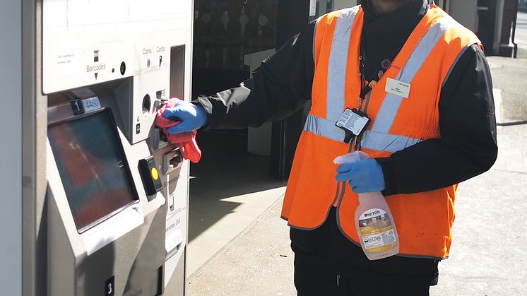 Careful cleaning at Harpenden station on the Thameslink network
