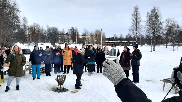 Skål i alkoholfritt bubbel