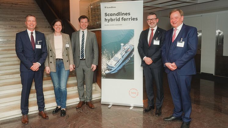 v.l.n.r.: Geschäftsführer Scandlines Deutschland GmbH Heiko Kähler, Landtagspräsidentin Kristina Herbst, Staatssekretär Tobias von der Heide, CEO Scandlines Michael Guldmann Petersen, Ingo Gädechens MdB