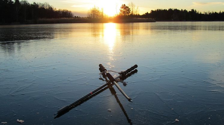  Isförhållanden på sjöar har hittills inte lyfts i de globala klimatdiskussionerna men med en ny studie visar forskarna att många ekosystemtjänster påverkas om isen försvinner från våra inlandsvatten. Foto: Gesa Weyhenmeyer