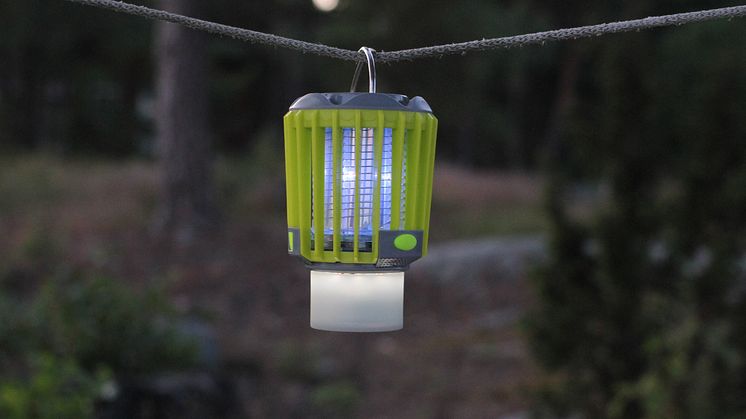 Myggfälla med campinglampa