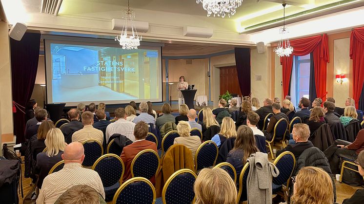 Statens Fastighetsverk förvaltar 4000 byggnader i Sverige – hur sker detta egentligen? På scenen, Ingrid Eiken, Generaldirektör, Statens Fastighetsverk. Bild: Jan Åström