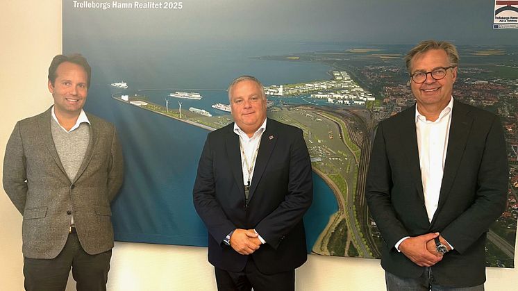 Bild: Fr v Bernhard Termühlen, vd TT-Line, Jörgen Nilsson, vd Trelleborgs Hamn och Hanns H. Conzen, vd TT-Line