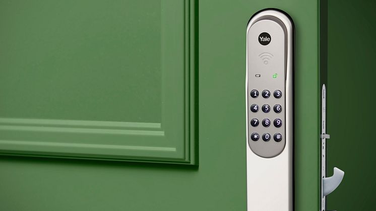 Yale Doorman vit på grön dörr