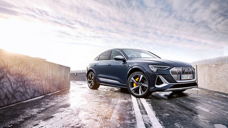 Audi e-tron S Sportback (Plasmablå)