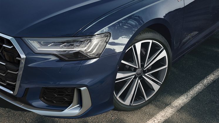 Audi A6 Avant TFSI e quattro (Firmamentblå)