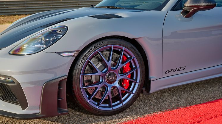 3 - 718 Cayman GT4 RS.jpg