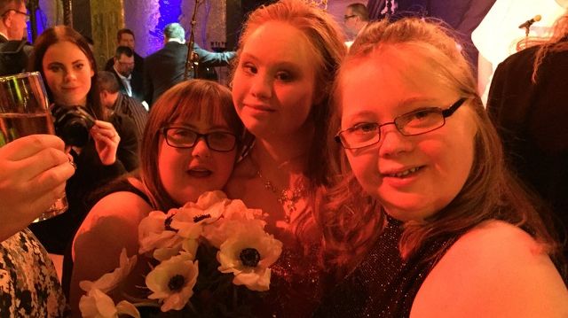 Anna Ringström-Timoney, Madeline Stuart och Klara Lüning på Störd och stolt-galan i Blå Hallen, Stockholms stadshus