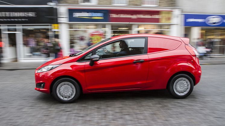 Uudessa Ford Fiesta Vanissa yhdistyvät luokkansa johtava polttoainetaloudellisuus, huoliteltu ulkonäkö ja älykkäät teknologiat  