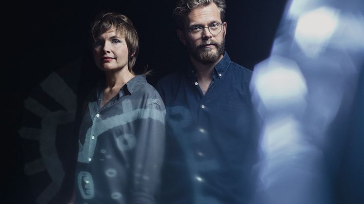  Anders Teglund och konstnären Sara Granér och pianisten Anders Teglund ger konserten Vissa somnar helt, och det får man.