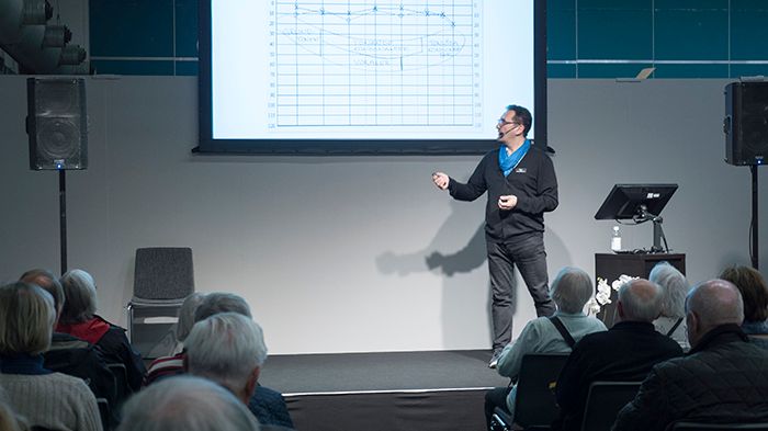 Reza Zarenoe föreläser på Seniormässan i Älvsjö