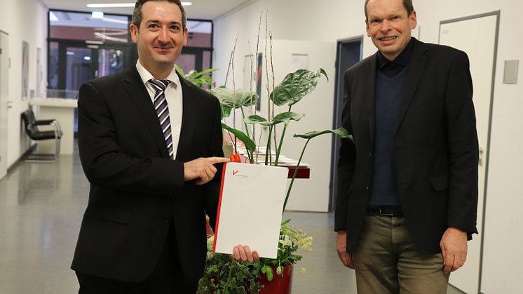 Übergabe Promotionsurkunde Dr. Rami Georg Johann
