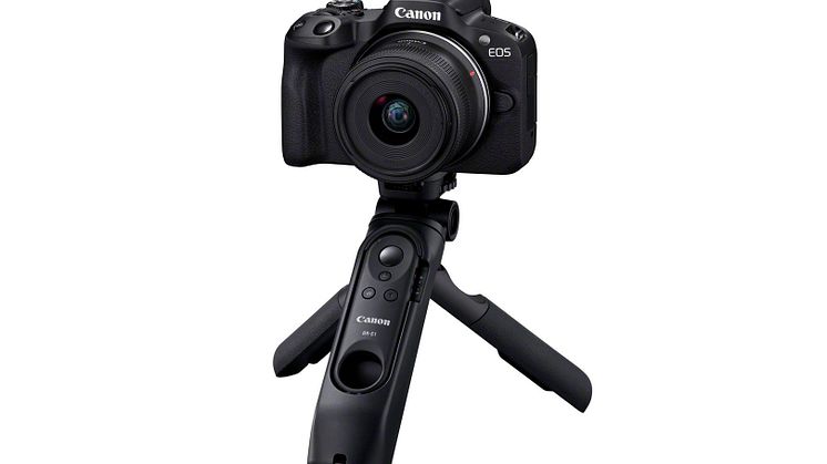 Canon EOS R50_Black_FrontSlantLeft_RF-S18-45mm(BK)_HG-100TBR