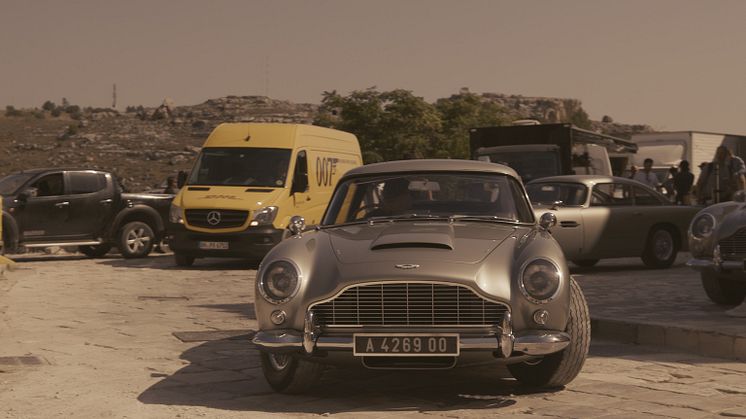 DHL_Bond25_1