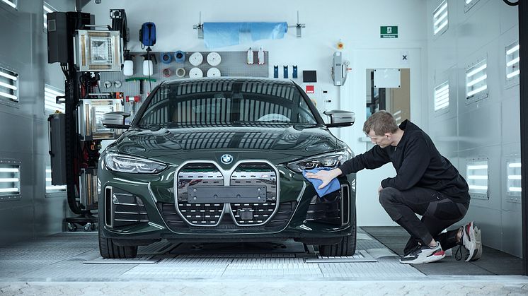 Skadeværksted i Odense går langt for at reparere frem for at udskifte autodele