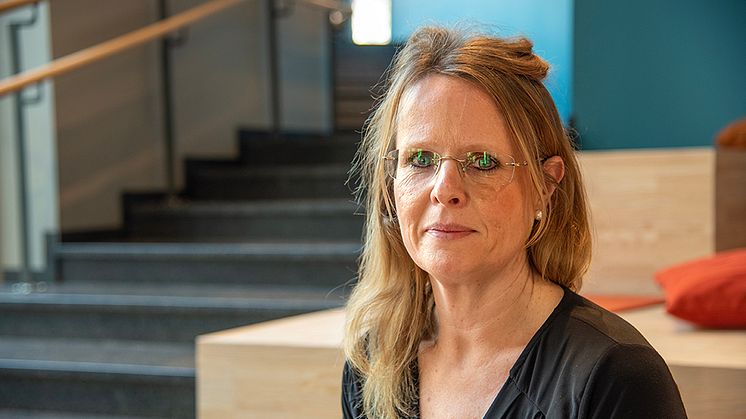 Advokat Therése Fraenkel ger juridiska råd på medborgakontoret i Bergsjön en gång i månaden.