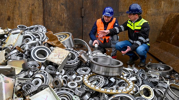 Schaeffler destroys counterfeit rolling bearings 1