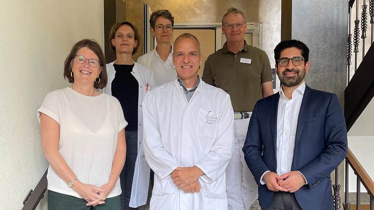 von links nach rechts: Dr. Imke Dornauf, Dr. Imke Junker, Dr. Petra Saar, Prof. Alexander Mann, Dr. Andreas Michael Schuster, Kaweh Mansoori (MdB)