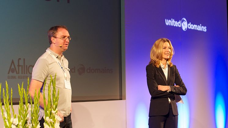newdomains 2013 - Jordyn Buchanan (Google Inc.) mit Melina Crane