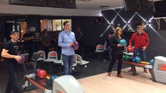 Fullt tryck på bowlingen.
