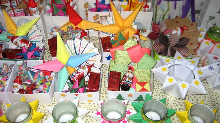 Kinder des Kreativitätsgymnasiums Leipzig basteln für Bärenherz