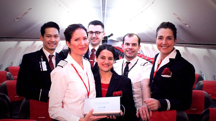 Norwegians besetning om bord flyvning DY396 til Svalbard. Foto: Carl J Asquini 