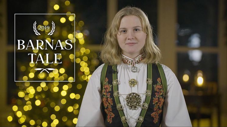 Første BARNAS TALE i historien:  15 år gamle Gunhild Gjøsund Kleppen taler fra Rikssalen i Eidsvoldsbygningen.
