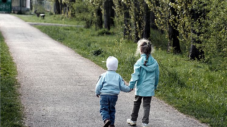 ​Brott mot barn: polis och åklagare följer inte lagen