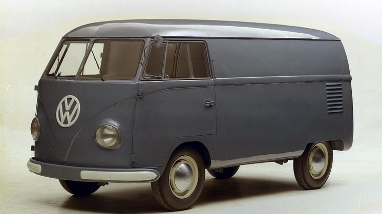Den første Transporter fra 1950 var 410 cm lange, havde et varerum på 4,5 m3 og en 25 hk stærk 1,1-liters 4-cylindret boxermotor.