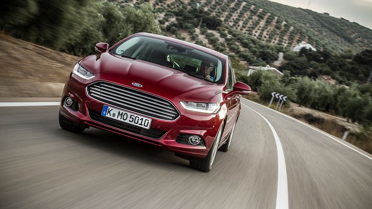Ford ger kunderna stora valmöjligheter; 14 bensin-, diesel- och hybridmodeller finns nu att beställa till nya Mondeo