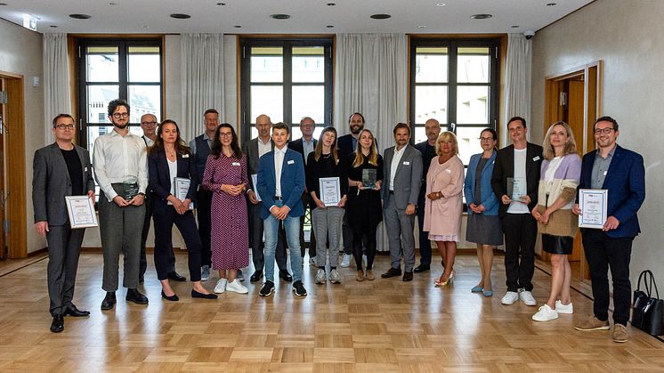 Laudatoren und Preisträger des 19. Medienpreises Mittelstand in Berlin.  Foto: Jürgen Sendel