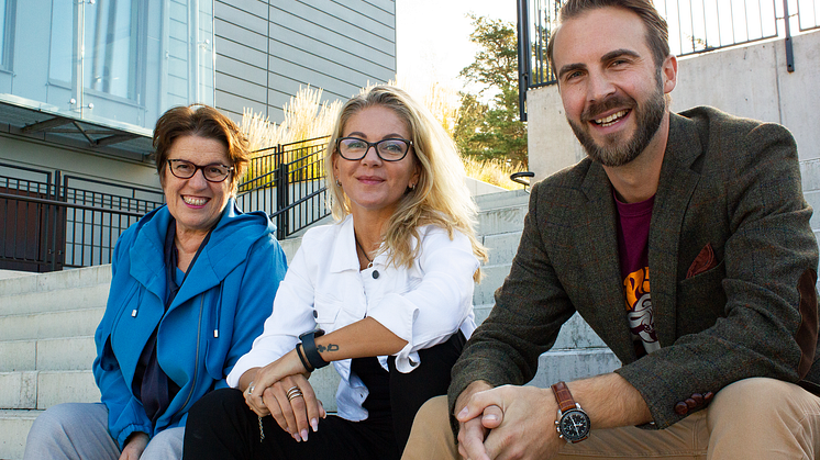 Deborah Lygonis, Frida Jägerbrand och Eivind Vogel-Rödin från Innovatum Science Park hjälper personer att förverkliga sina nytänkande affärsidéer. Nu är de på jakt efter fler med bra idéer. Foto: Lina Albinsson.