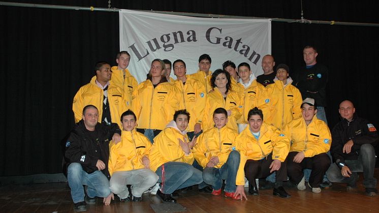 Lugna Gatans juniorer i Fittja tar examen 