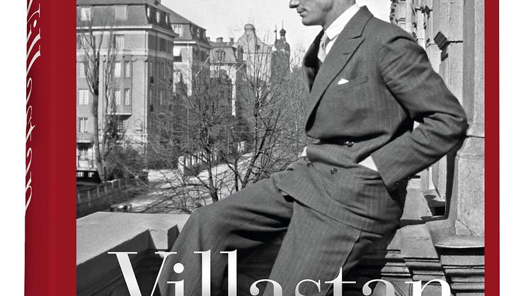 Carol Wallenberg på balkongen till sitt föräldrahem på Villagatan 4. Fotografi av systern Berit Wallenberg den 24 april 1930, ATA