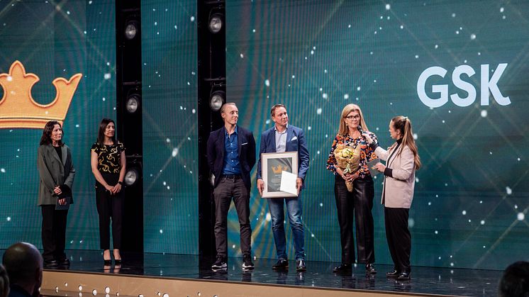 Kronans Apotek delar ut priset 'Årets leverantör' till Haleon. 