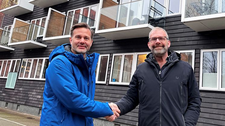 Lars Bomholt, adm. direktør i Alument og Peter Andersen, landechef for Fasadgruppen Danmark