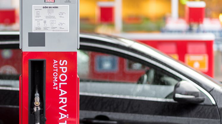 Svanenmärkt spolarvätska på pump.