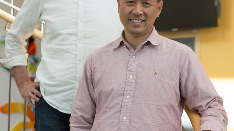 Biträdande professor Per Backlund och lektor Jianguo Ding 