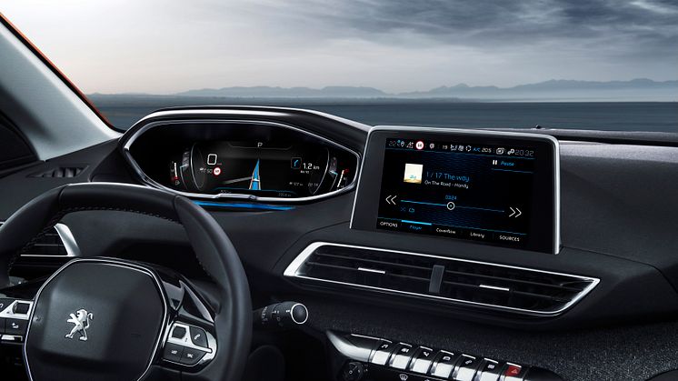 Första bilderna på Peugeots nya SUV 3008