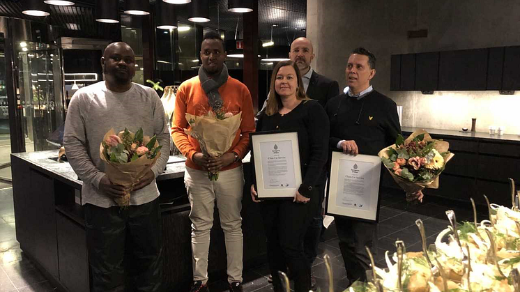 Glada vinnare till 2018 års pris för den Nyttigaste Affären! Assiom Akakpo och Faruk Cimsit, Clean Car Service, Johanna Kiviniemi på Volvo Bil, Daniel Wiese på Vägen ut! kooperativen och Sergio Garay på SDF Västra Hisingen Foto: Cecilia Lööf