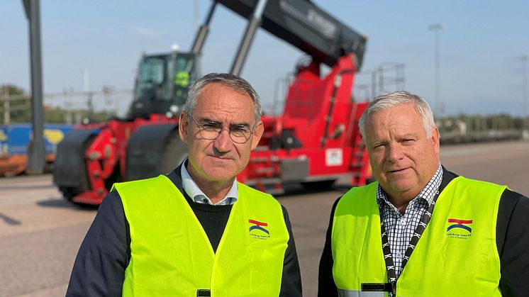Roberto Maiorana, generaldirektör på Trafikverket och Jörgen Nilsson, vd i Trelleborgs Hamn på den intermodala terminalen i Trelleborgs Hamn.