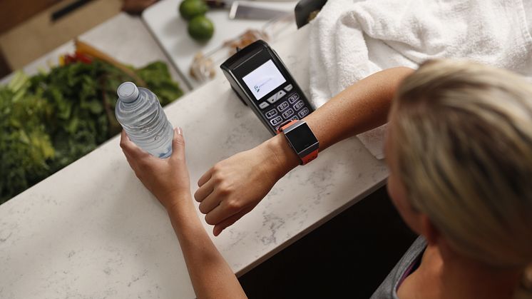 Bezahlen mit Fitbit und Visa